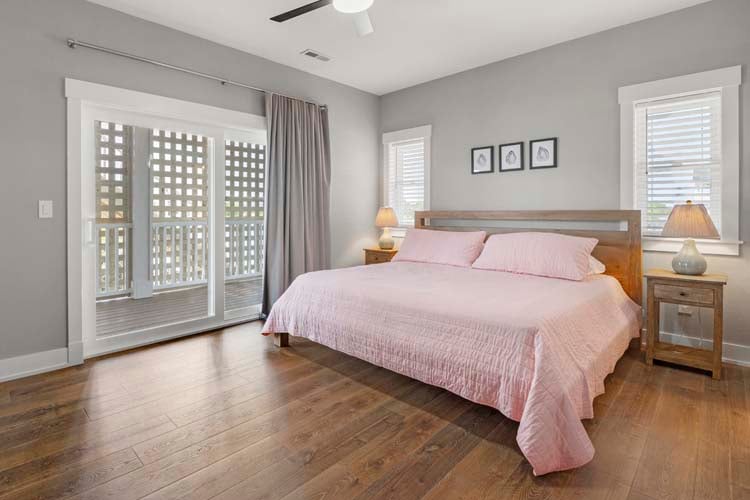 1st Floor King with Private Bath