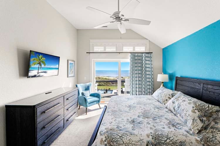 2nd Floor King with Private Bath (2) 