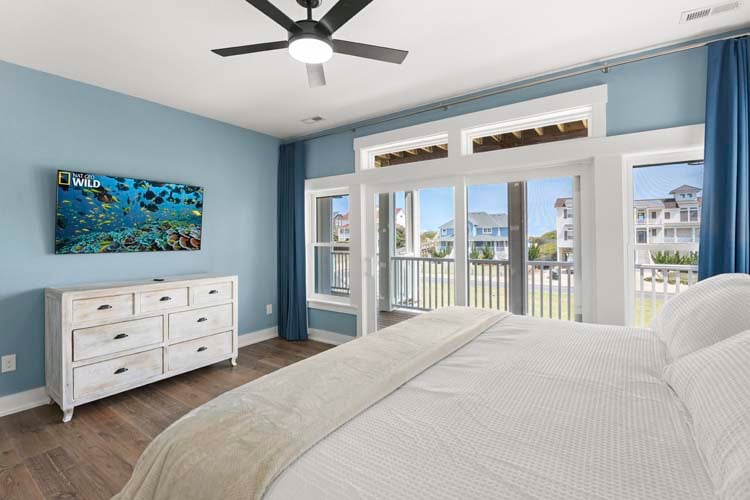 1st Floor King with Private Bath