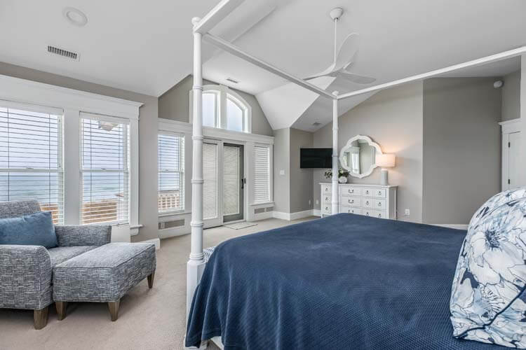 2nd Floor King with Private Bath