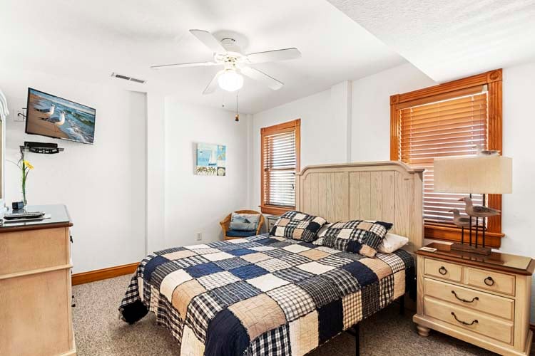 Ground Floor Queen with Shared Bath