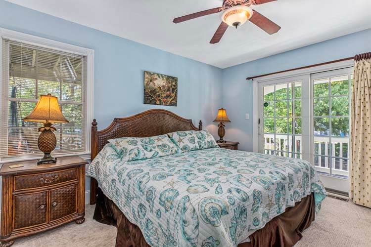 1st Floor King with Private Bath