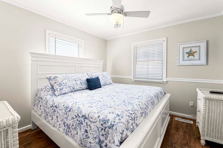 1st Floor King with Shared Bath (3)