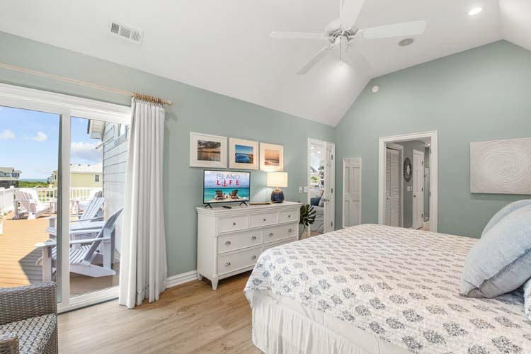 2nd Floor King with Private Bath