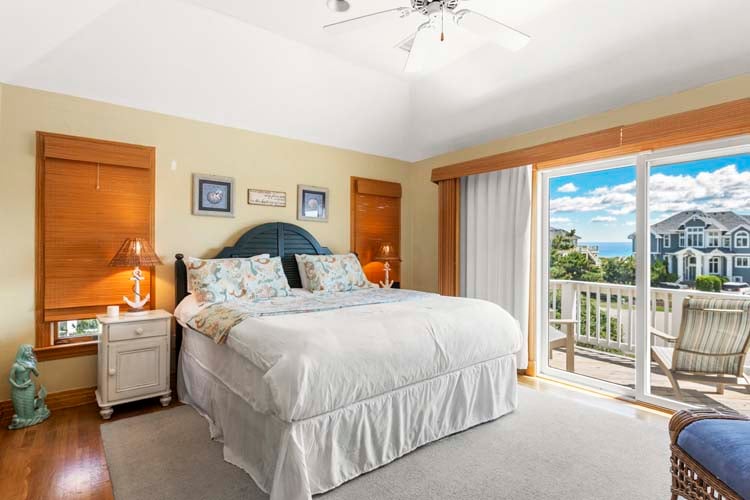 2nd Floor King with Private Bath