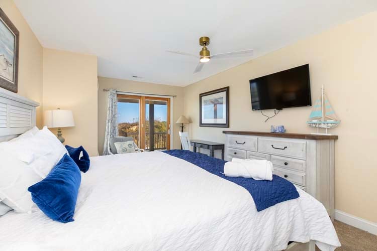 1st Floor King with Private Bath