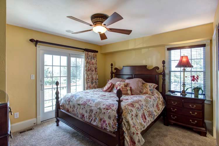 1st Floor King with Private Bath