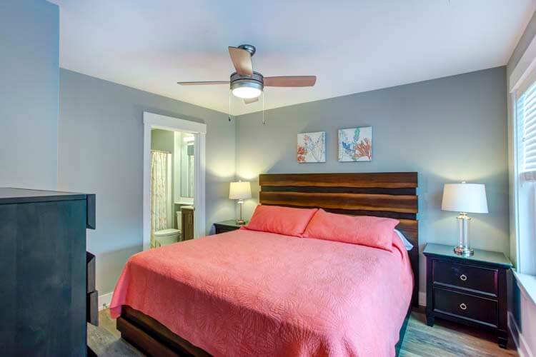 1st Floor King with Private Bath