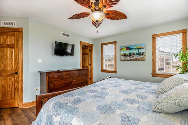 1st Floor King with Private Bath