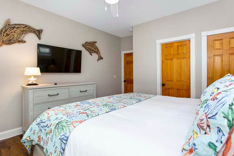 1st Floor King with Private Bath