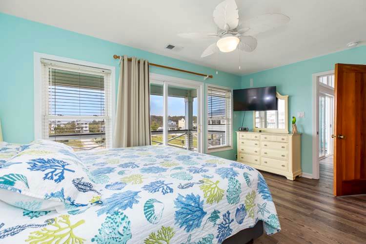 2nd Floor King with Private Bath