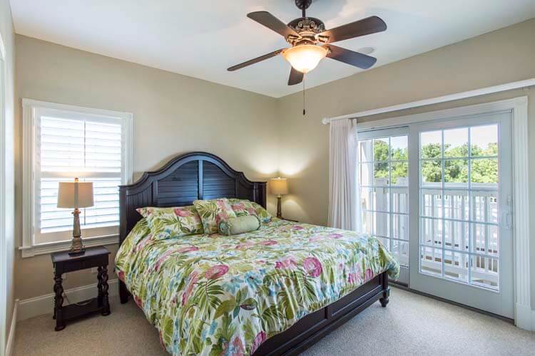 1st Floor King with Private Bath