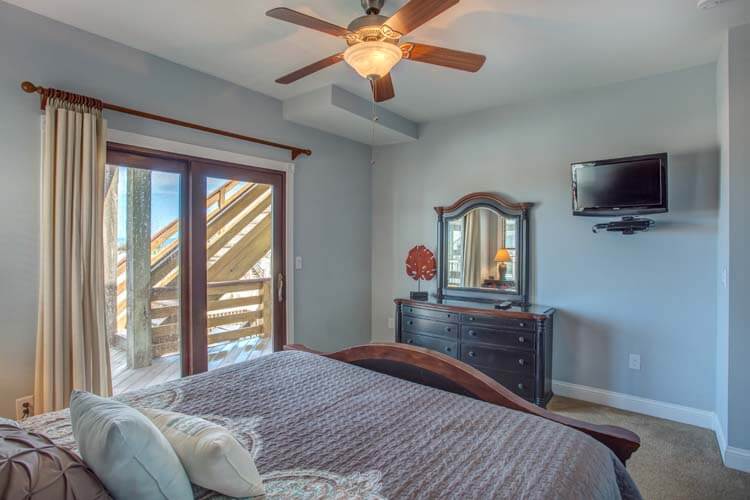 1st Floor King with Private Bath