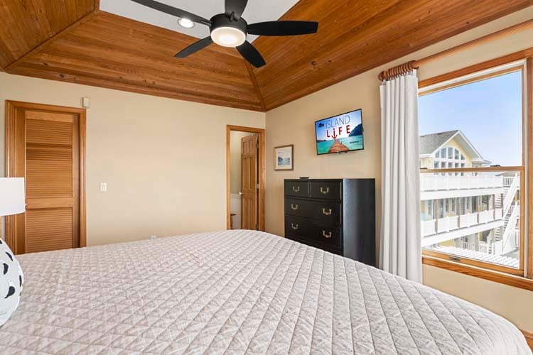 2nd Floor King with Private Bath