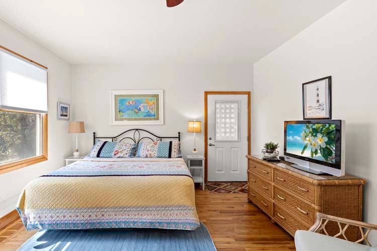 1st Floor King with Private Bath