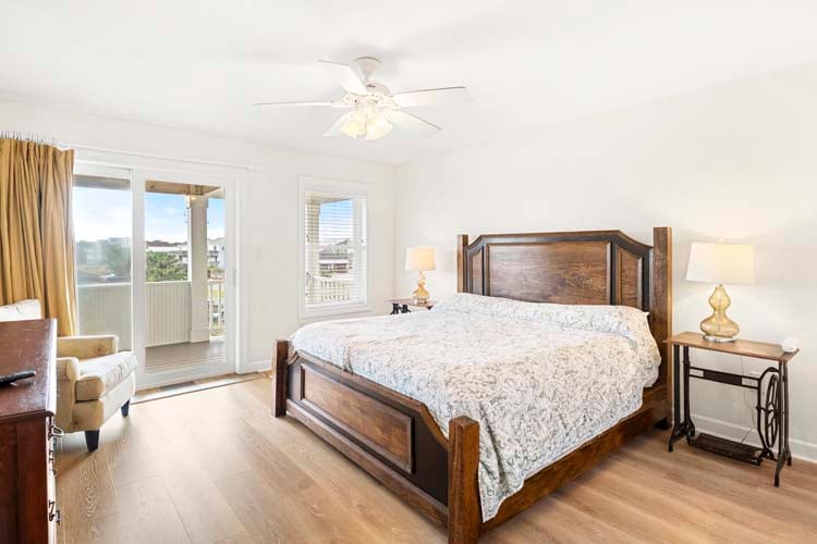 1st Floor King with Private Bath