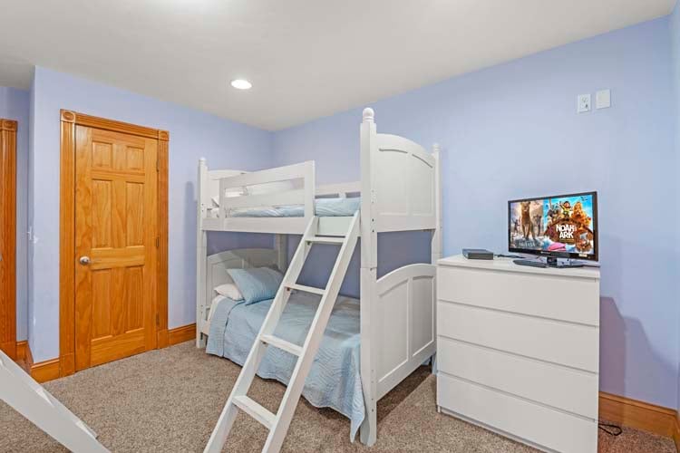 1st Floor Twin Bunks with Private Bath