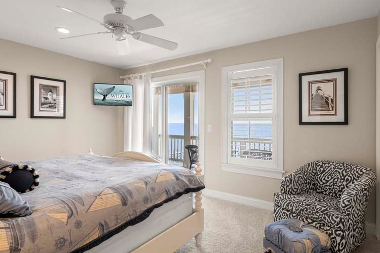 1st Floor King with Private Bath