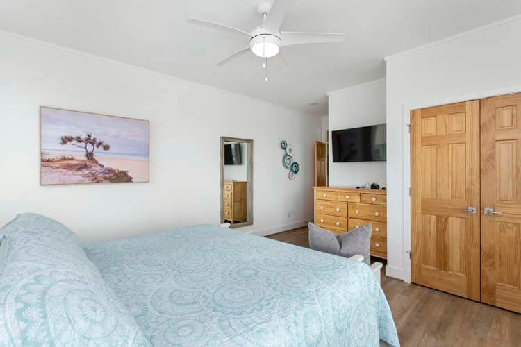 2nd Floor King with Private Bath