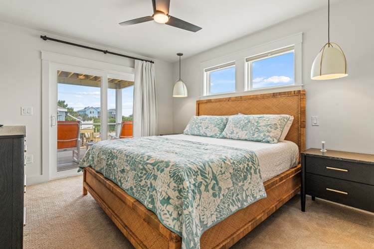 1st Floor King with Private Bath