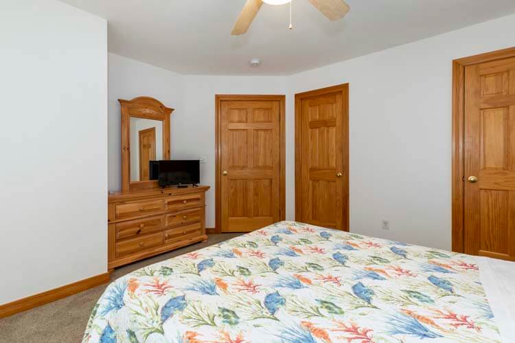 1st Floor Queen with Private Bath