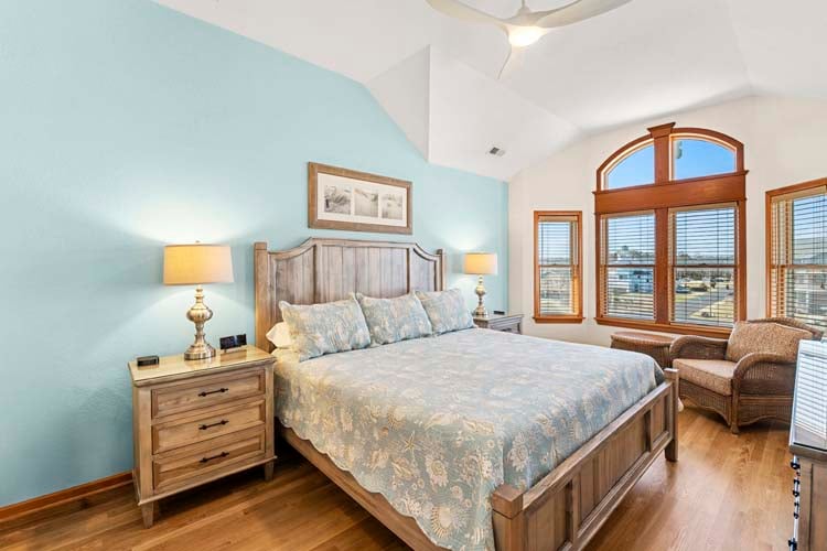 2nd Floor King with Private Bath