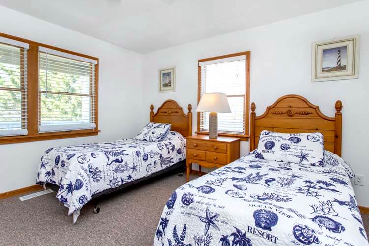 1st Floor Twins Bedroom