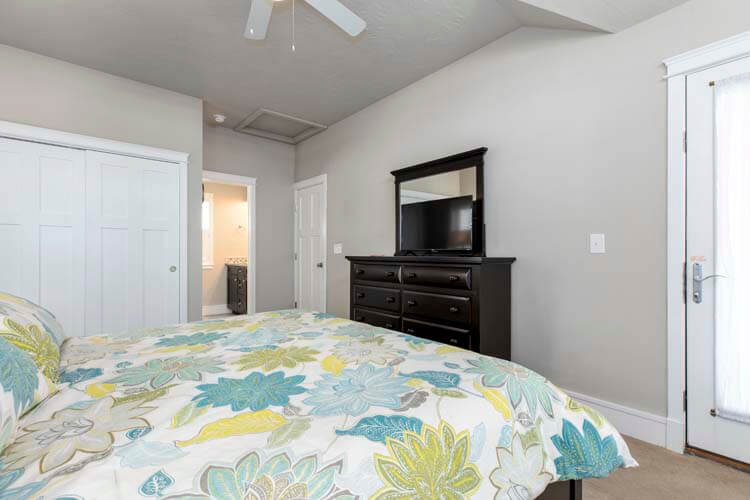2nd Floor King with Private Bath