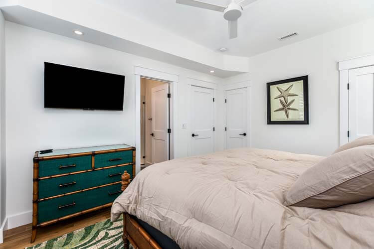 1st Floor King with Private Bath