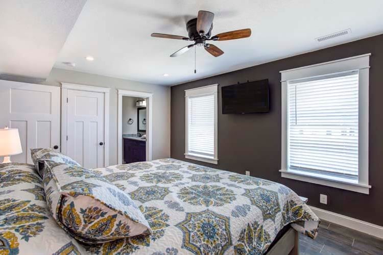 2nd Floor King with Private Bath (3)