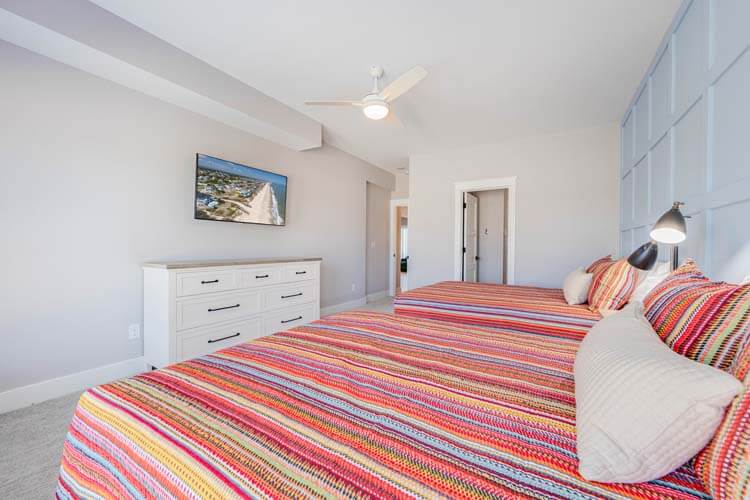 Ground Floor Queens with Private Bath