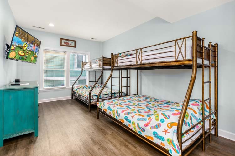 Ground Floor Pyramid Bunks with Private Bath