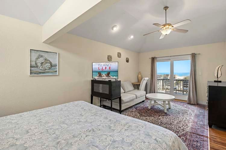 2nd Floor King with Private Bath