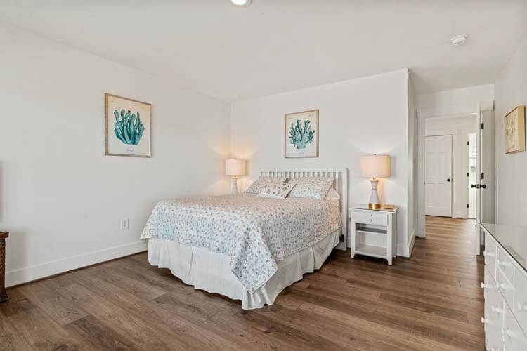 1st Floor Queen Bedroom