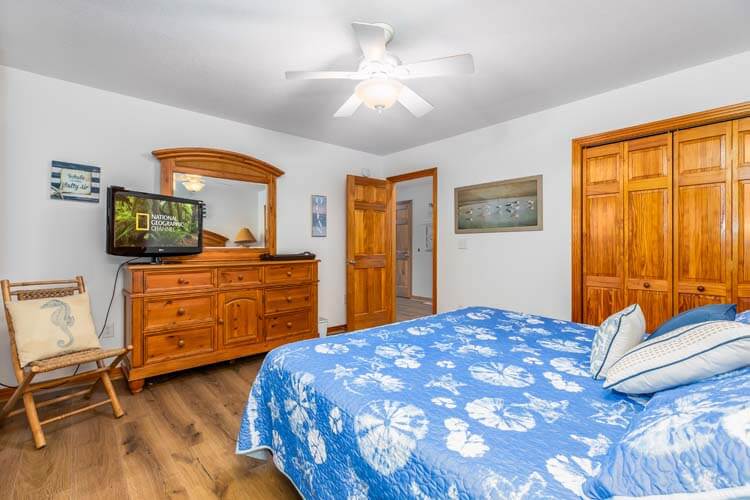 1st Floor King with Private Bath