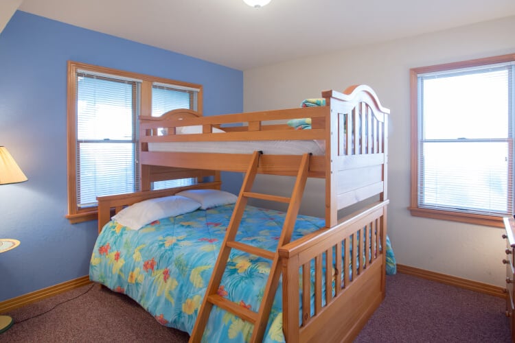 Ground Floor Pyramid Bunk with Shared Bath