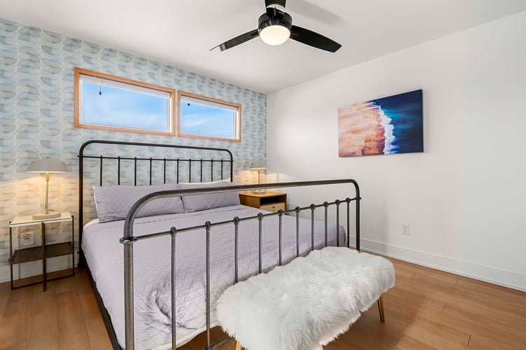 2nd Floor King with Private Bath (W)