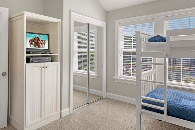 1st Floor Twin Bunks with Shared Bath (5)