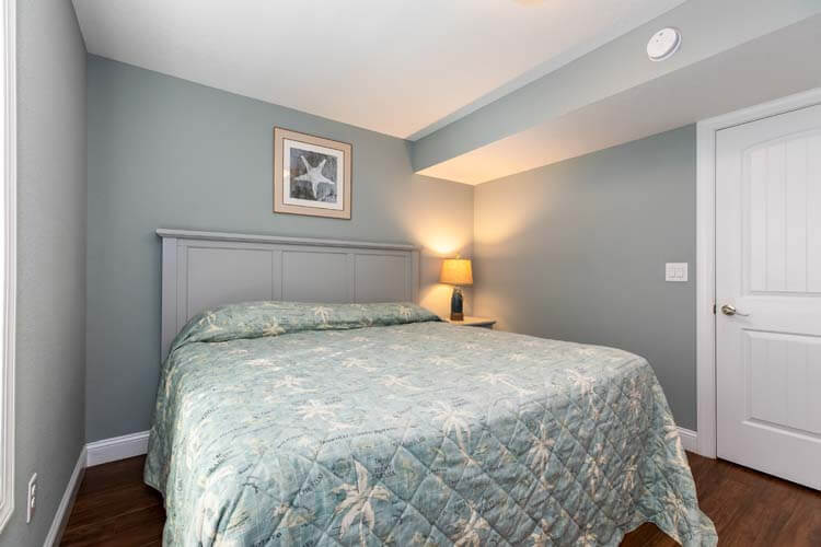 2nd Floor King with Private Bath (16)