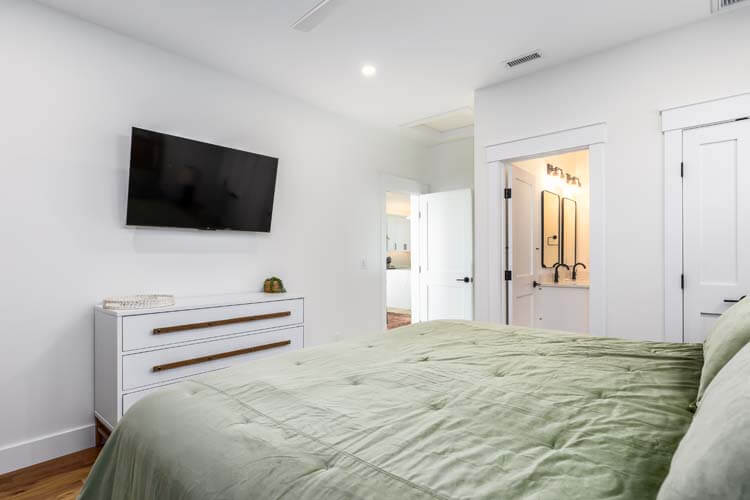 2nd Floor King with Private Bath