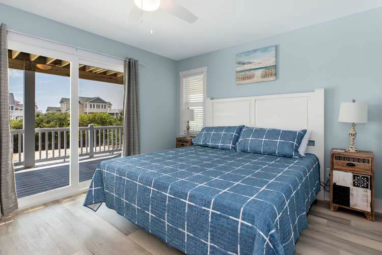 1st Floor King with Private Bath
