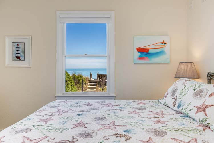 1st Floor King Bedroom