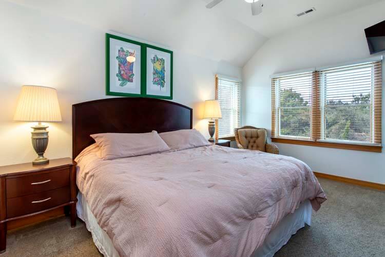 2nd Floor King with Private Bath