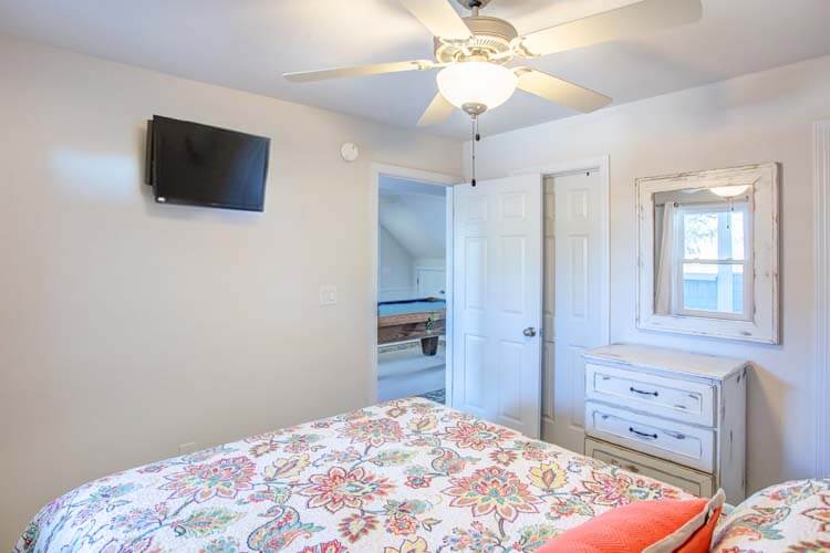 Ground Floor Queen with Shared Bath