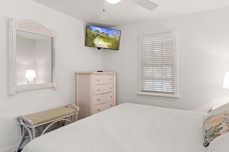 1st Floor King with Private Bath