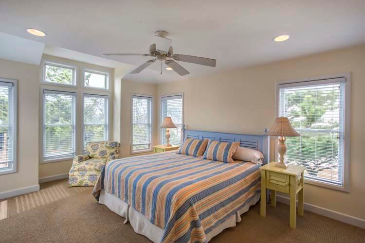 1st Floor King with Private Bath