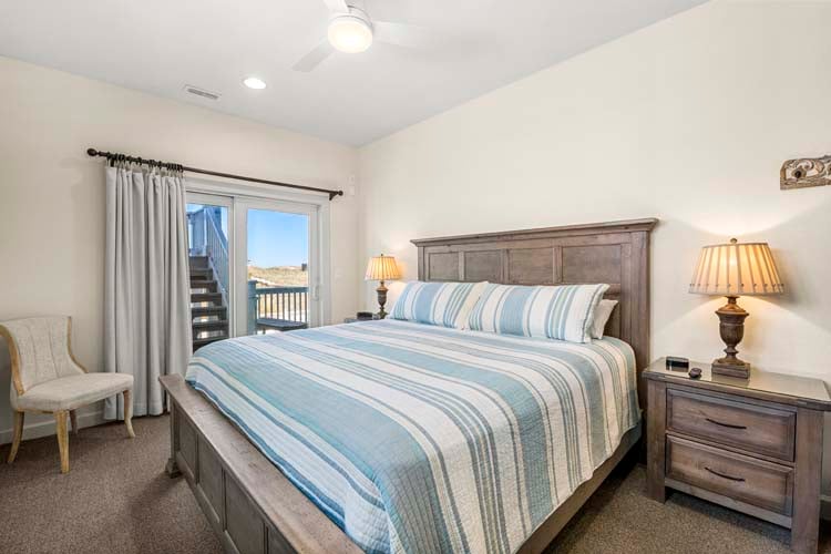 1st Floor King with Private Bath (3)