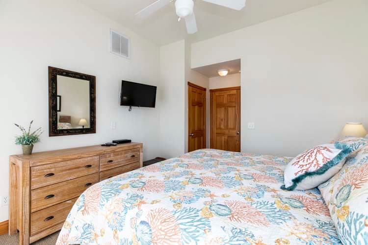 2nd Floor King with Private Bath