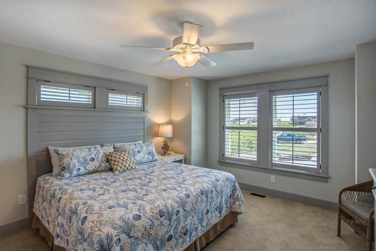 1st Floor King with Private Bath