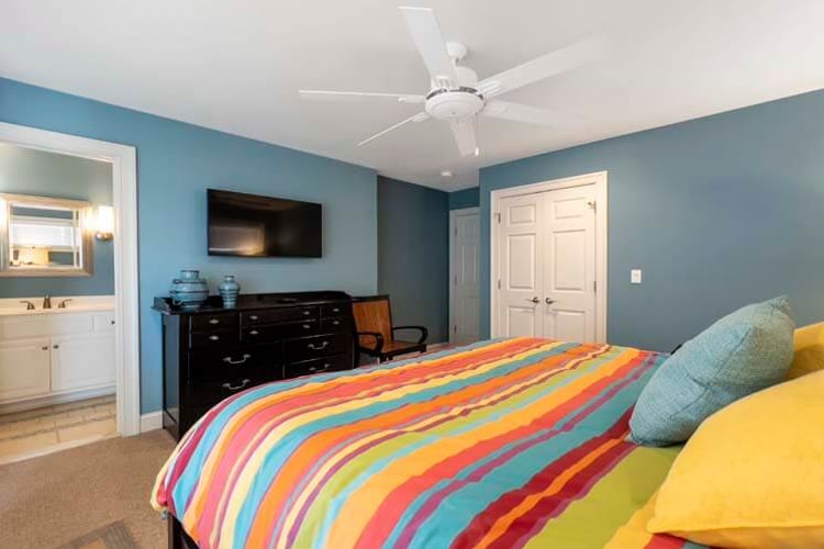 1st Floor King with Private Bath